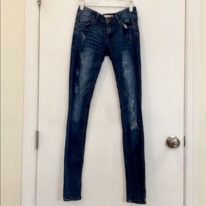 Just USA Women’s Low-Rise Distressed Skinny Jeans